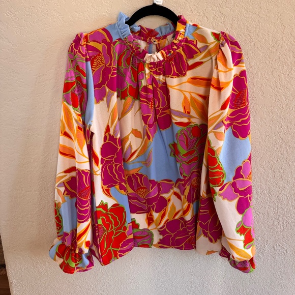 Beautiful Colorful Floral Top with ruffle collar - Picture 3 of 4